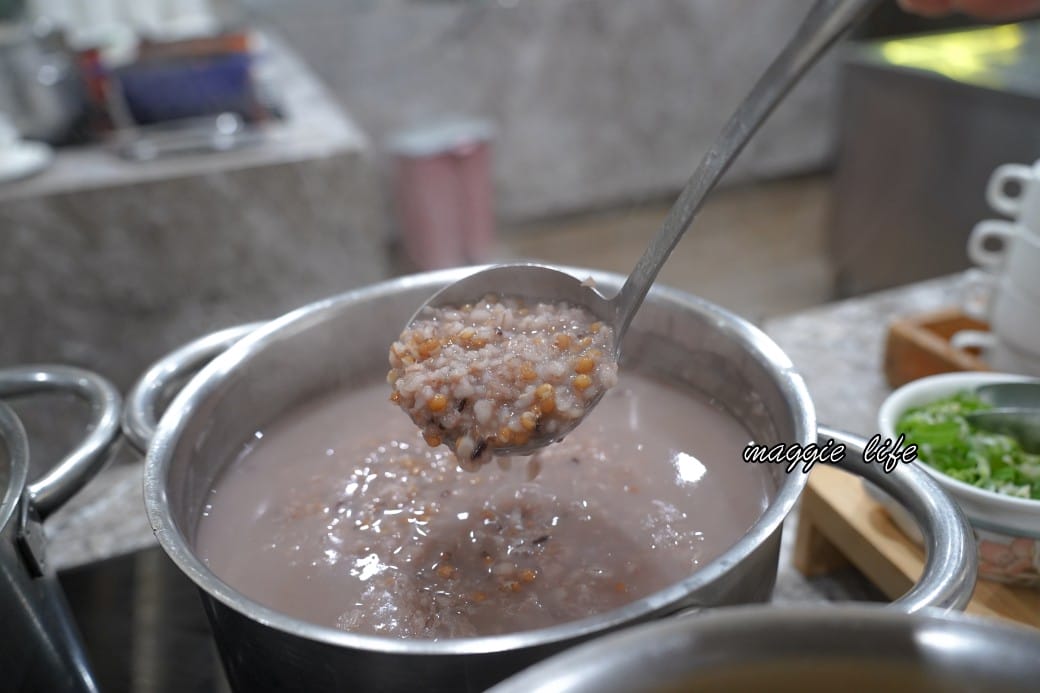 高雄福華大飯店早餐吃到飽，五星級高雄福華麗香苑自助早餐吃到飽，早餐就有海根達斯，直接吃3.5個小時（菜單）