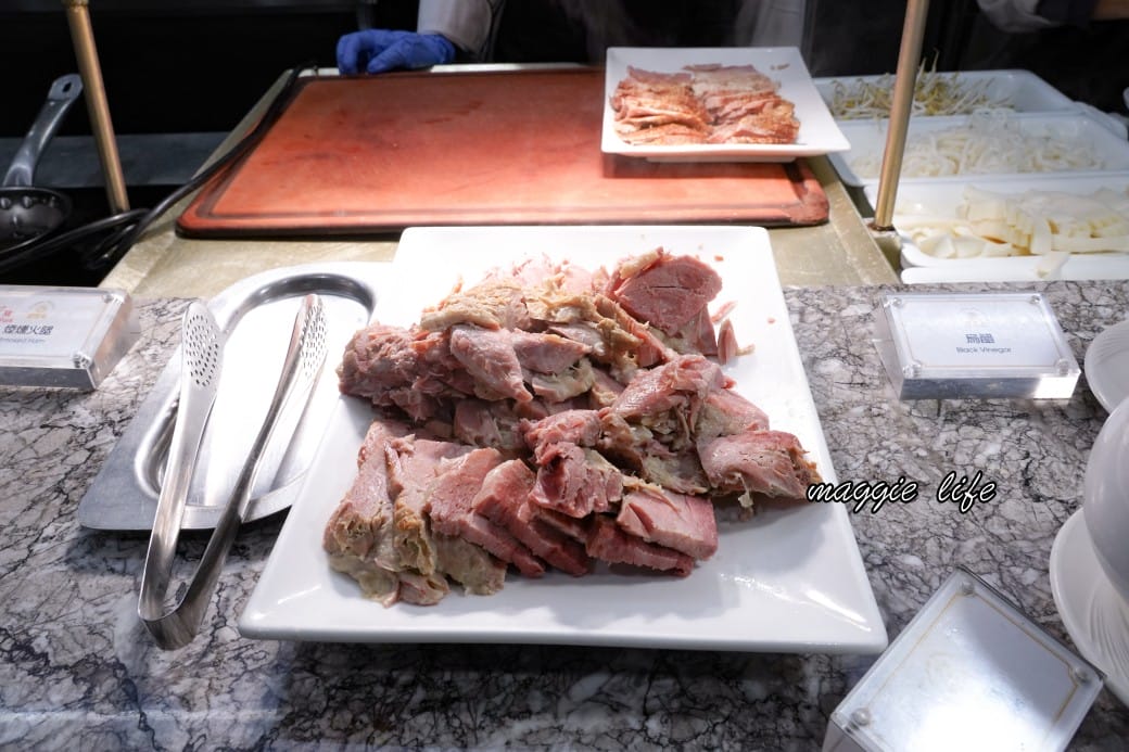 高雄福華大飯店早餐吃到飽，五星級高雄福華麗香苑自助早餐吃到飽，早餐就有海根達斯，直接吃3.5個小時（菜單）