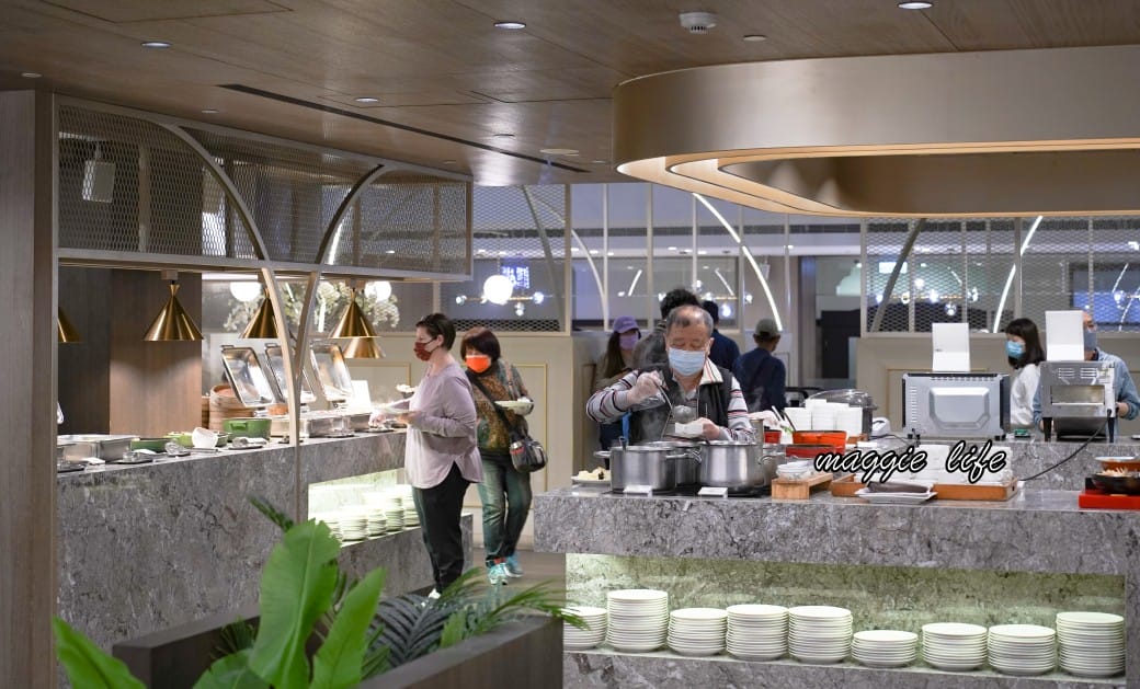 高雄福華大飯店早餐吃到飽，五星級高雄福華麗香苑自助早餐吃到飽，早餐就有海根達斯，直接吃3.5個小時（菜單）