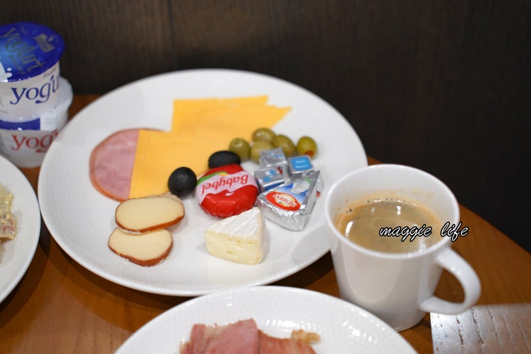 高雄福華大飯店早餐吃到飽，五星級高雄福華麗香苑自助早餐吃到飽，早餐就有海根達斯，直接吃3.5個小時（菜單）