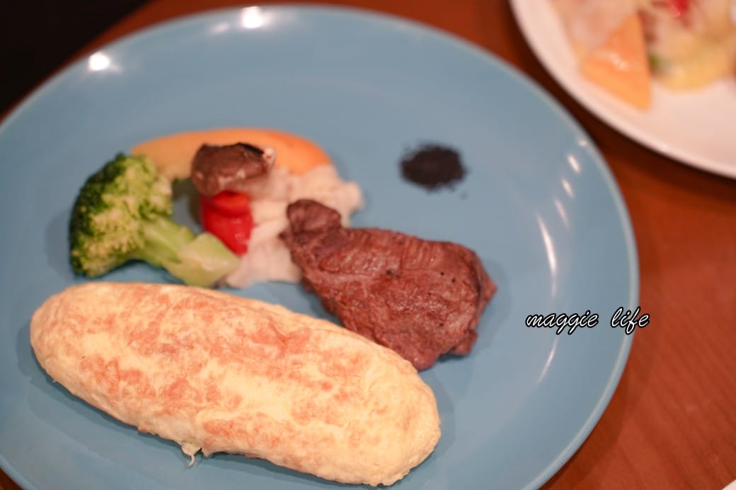 高雄福華大飯店早餐吃到飽，五星級高雄福華麗香苑自助早餐吃到飽，早餐就有海根達斯，直接吃3.5個小時（菜單）