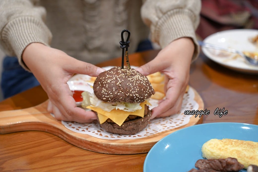 高雄福華大飯店早餐吃到飽，五星級高雄福華麗香苑自助早餐吃到飽，早餐就有海根達斯，直接吃3.5個小時（菜單）