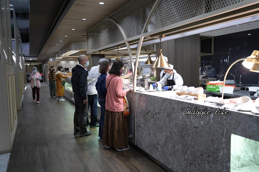 高雄福華大飯店早餐吃到飽，五星級高雄福華麗香苑自助早餐吃到飽，早餐就有海根達斯，直接吃3.5個小時（菜單）