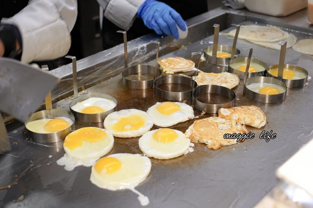 高雄福華大飯店早餐吃到飽，五星級高雄福華麗香苑自助早餐吃到飽，早餐就有海根達斯，直接吃3.5個小時（菜單）