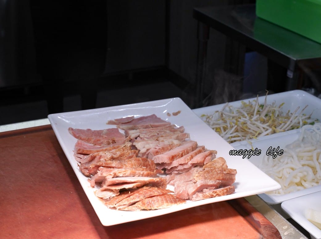 高雄福華大飯店早餐吃到飽，五星級高雄福華麗香苑自助早餐吃到飽，早餐就有海根達斯，直接吃3.5個小時（菜單）