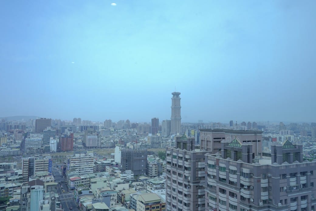 高雄福華飯店｜高質感絕美景觀住房，高空露天網美泳池，服務好得沒話說，一泊二食捨不得離開