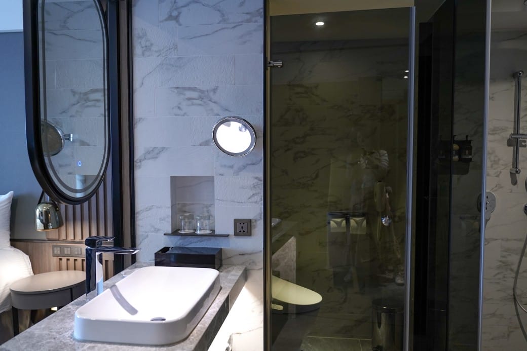 高雄福華飯店｜高質感絕美景觀住房，高空露天網美泳池，服務好得沒話說，一泊二食捨不得離開