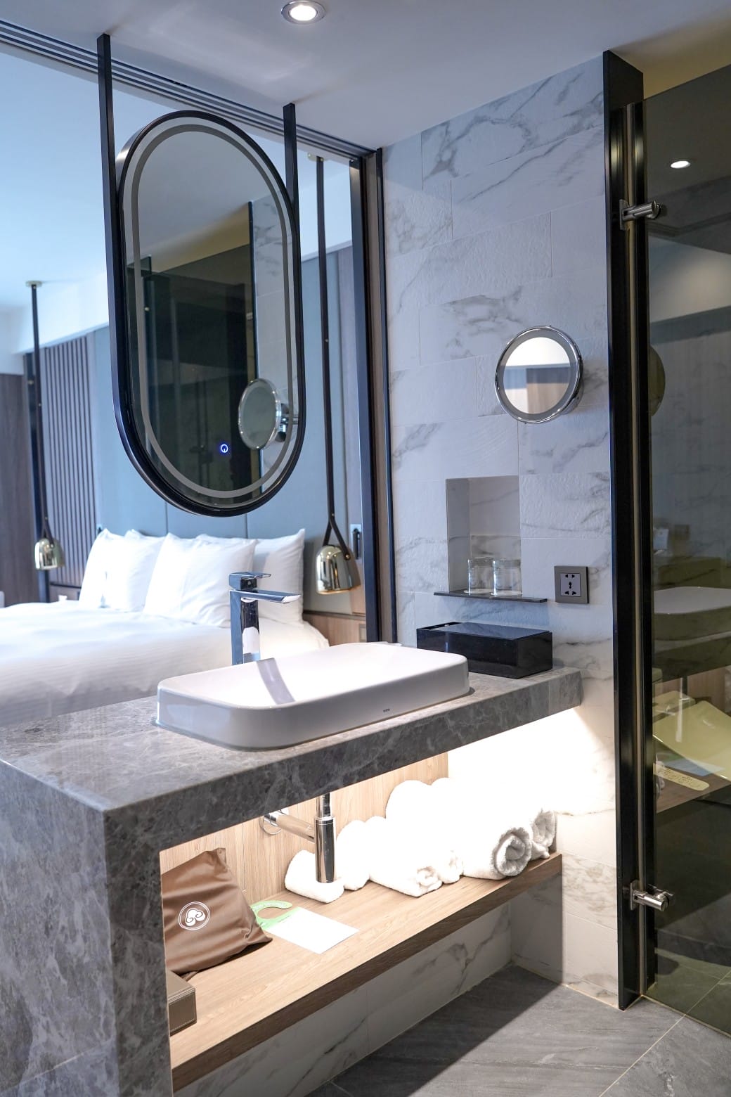 高雄福華飯店｜高質感絕美景觀住房，高空露天網美泳池，服務好得沒話說，一泊二食捨不得離開