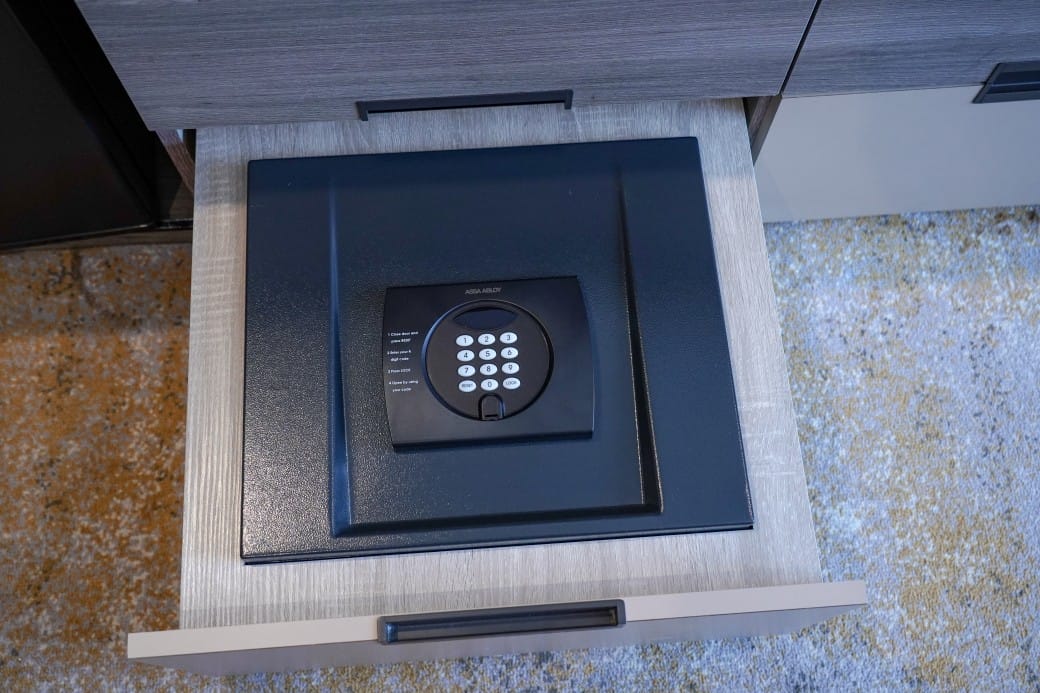 高雄福華飯店｜高質感絕美景觀住房，高空露天網美泳池，服務好得沒話說，一泊二食捨不得離開