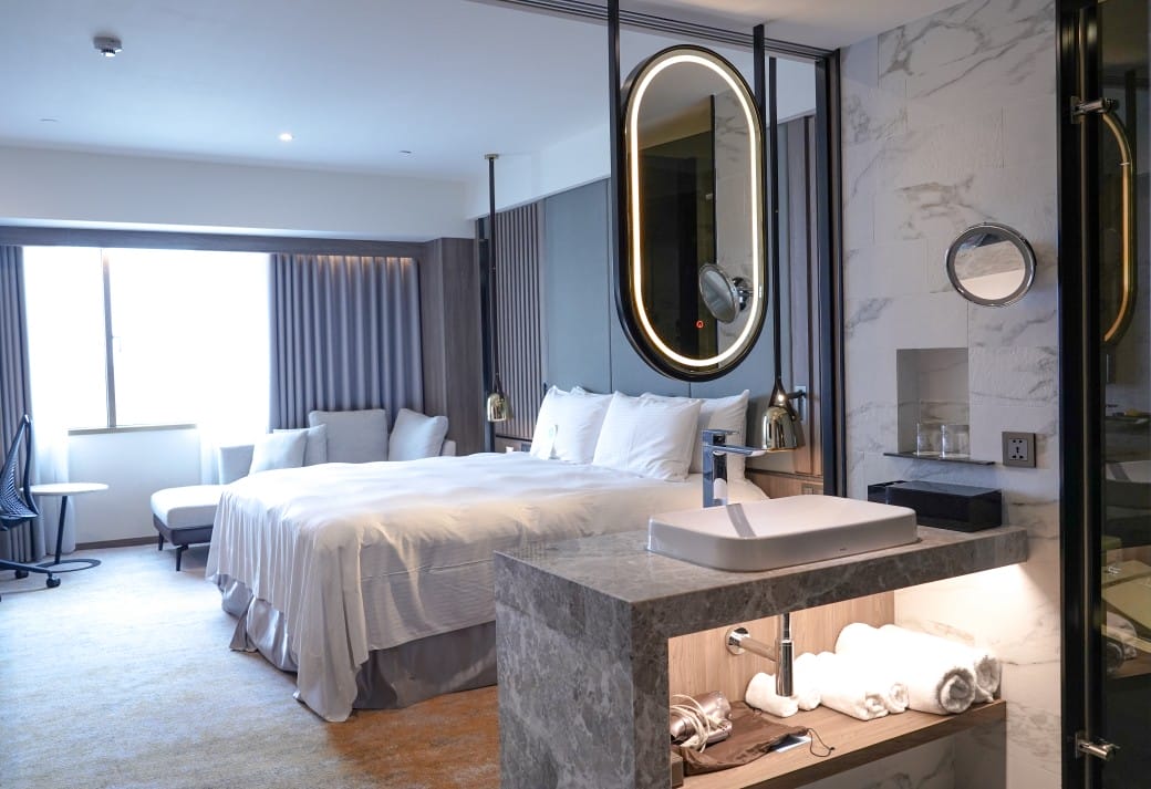 高雄福華飯店｜高質感絕美景觀住房，高空露天網美泳池，服務好得沒話說，一泊二食捨不得離開