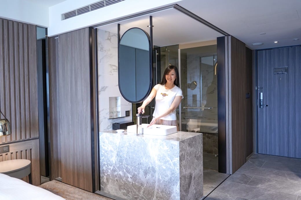 高雄福華飯店｜高質感絕美景觀住房，高空露天網美泳池，服務好得沒話說，一泊二食捨不得離開