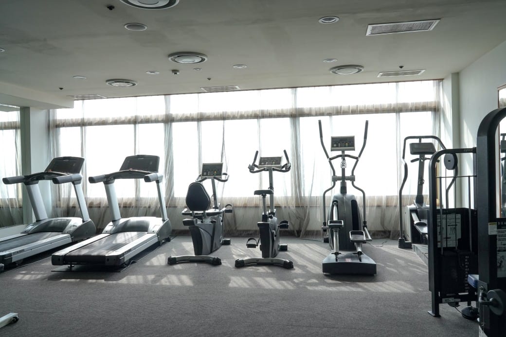 高雄福華飯店｜高質感絕美景觀住房，高空露天網美泳池，服務好得沒話說，一泊二食捨不得離開