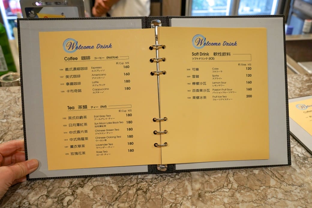 高雄福華飯店｜高質感絕美景觀住房，高空露天網美泳池，服務好得沒話說，一泊二食捨不得離開