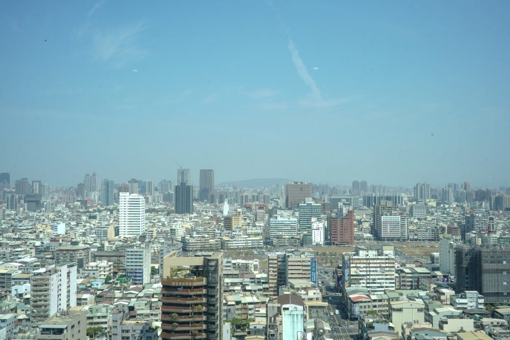 高雄福華飯店｜高質感絕美景觀住房，高空露天網美泳池，服務好得沒話說，一泊二食捨不得離開