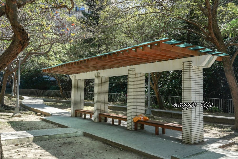 北投泉源公園泡腳池園區｜北投免費足湯青磺泉泡腳溫泉，交通指南