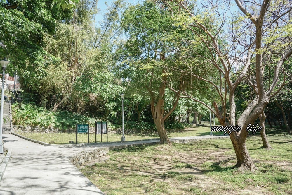 北投泉源公園泡腳池園區｜北投免費足湯青磺泉泡腳溫泉，交通指南