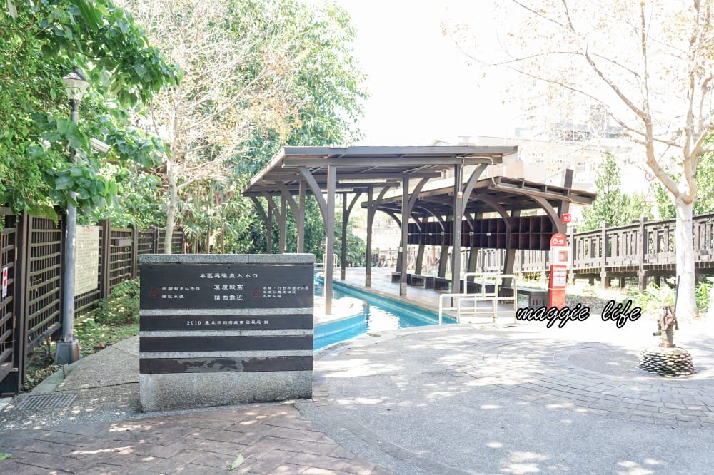 北投泉源公園泡腳池園區｜北投免費足湯青磺泉泡腳溫泉，交通指南