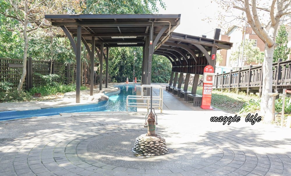 北投泉源公園泡腳池園區｜北投免費足湯青磺泉泡腳溫泉，交通指南