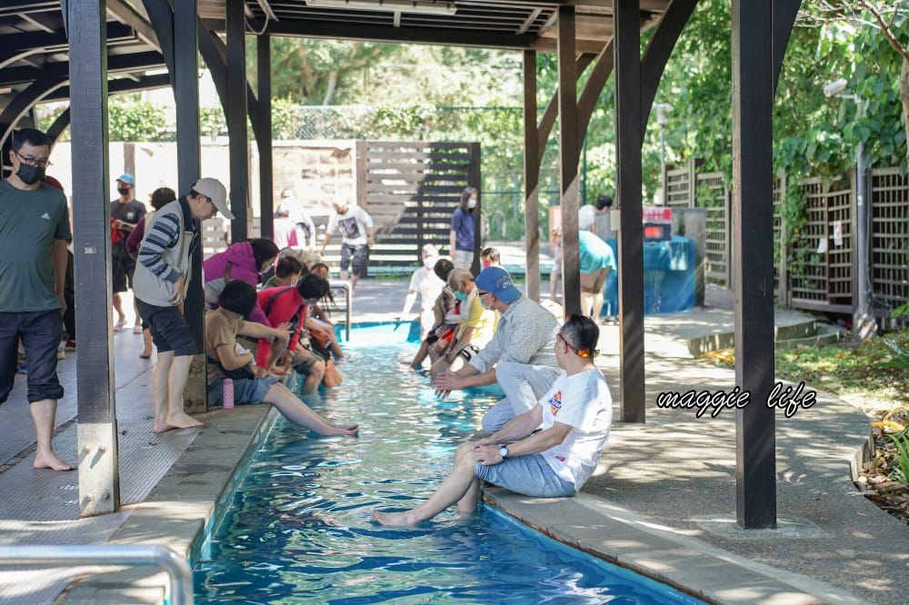 北投泉源公園泡腳池園區｜北投免費足湯青磺泉泡腳溫泉，交通指南