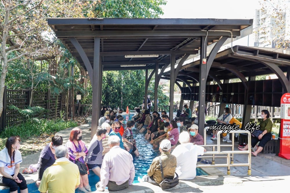 北投泉源公園泡腳池園區｜北投免費足湯青磺泉泡腳溫泉，交通指南