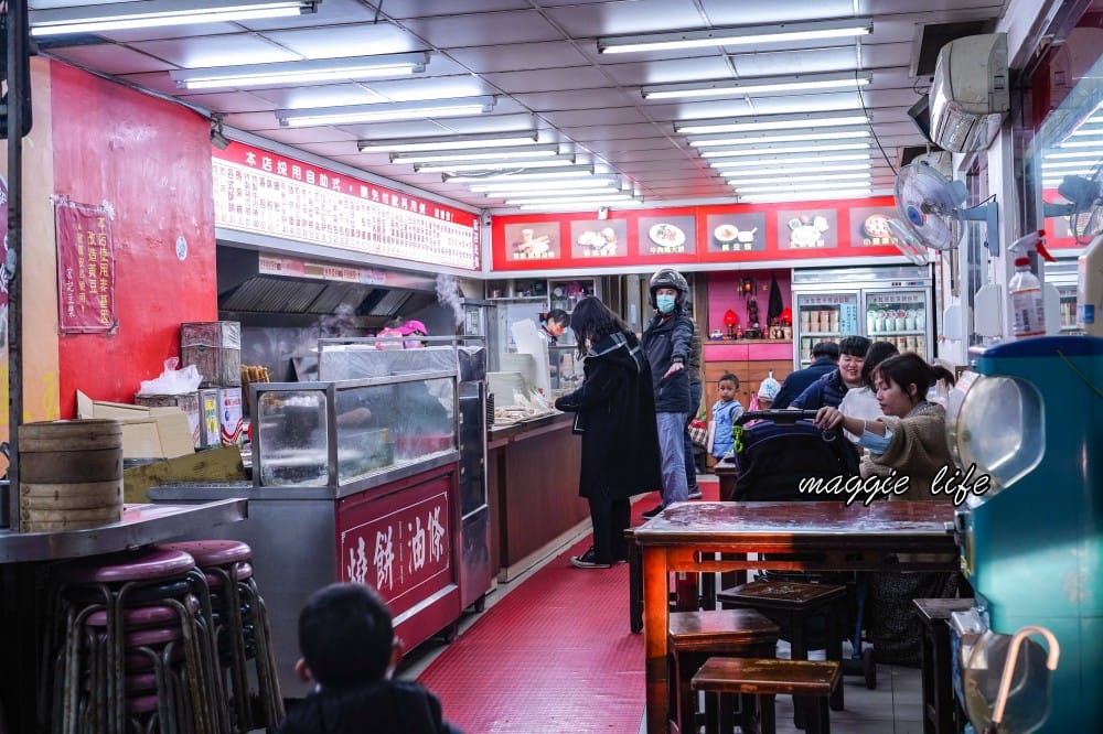 宏記豆漿｜台北東區24小時不打烊豆漿店，湯包會噴汁，還有隱藏版蛋餅