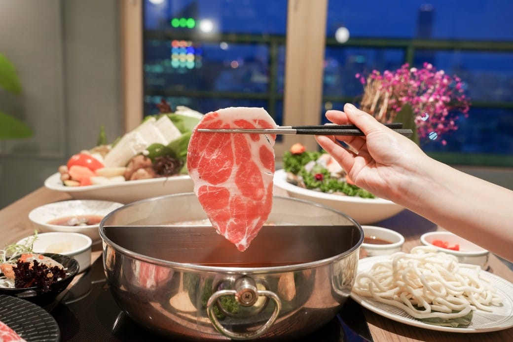 Smile One 精緻涮涮鍋，高雄福華大飯店30F ，高空美景約會首選，南台灣最美火鍋