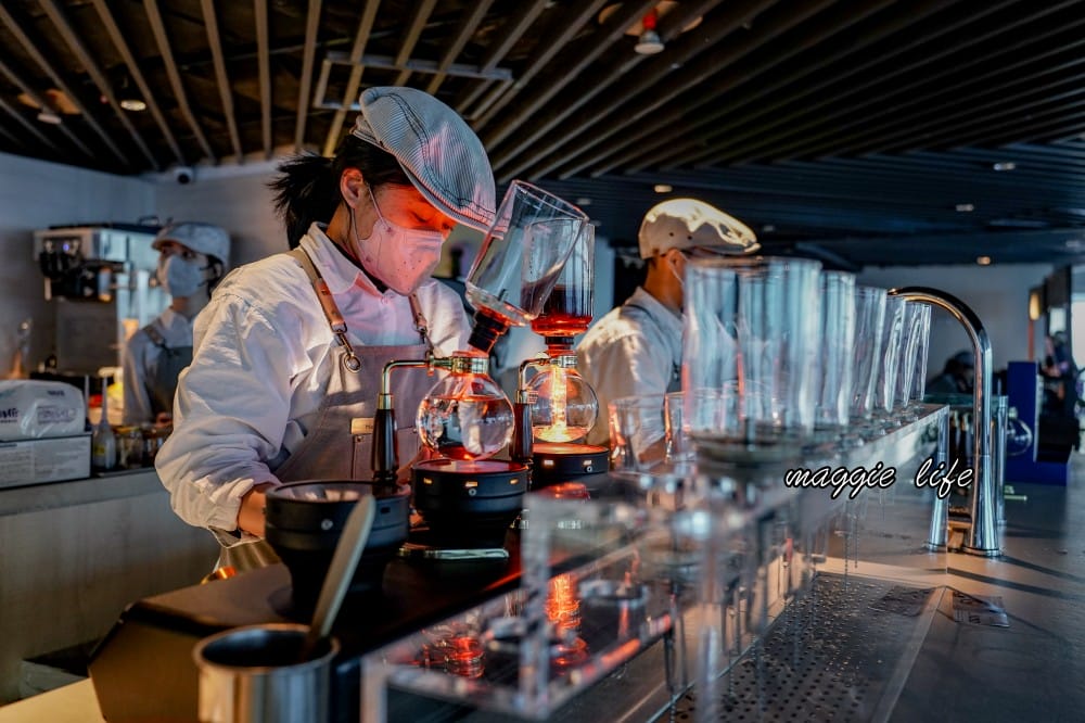 台北101觀景台，全台第一高樓必看重點，快速通關門票優惠，101樓神秘花園，愛麗絲夢遊仙境打卡點攻略