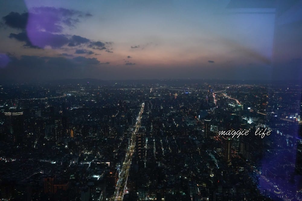 台北101觀景台，全台第一高樓必看重點，快速通關門票優惠，101樓神秘花園，愛麗絲夢遊仙境打卡點攻略