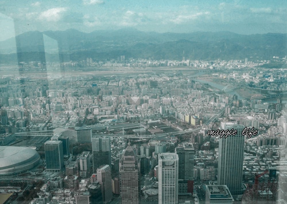 台北101觀景台，全台第一高樓必看重點，快速通關門票優惠，101樓神秘花園，愛麗絲夢遊仙境打卡點攻略