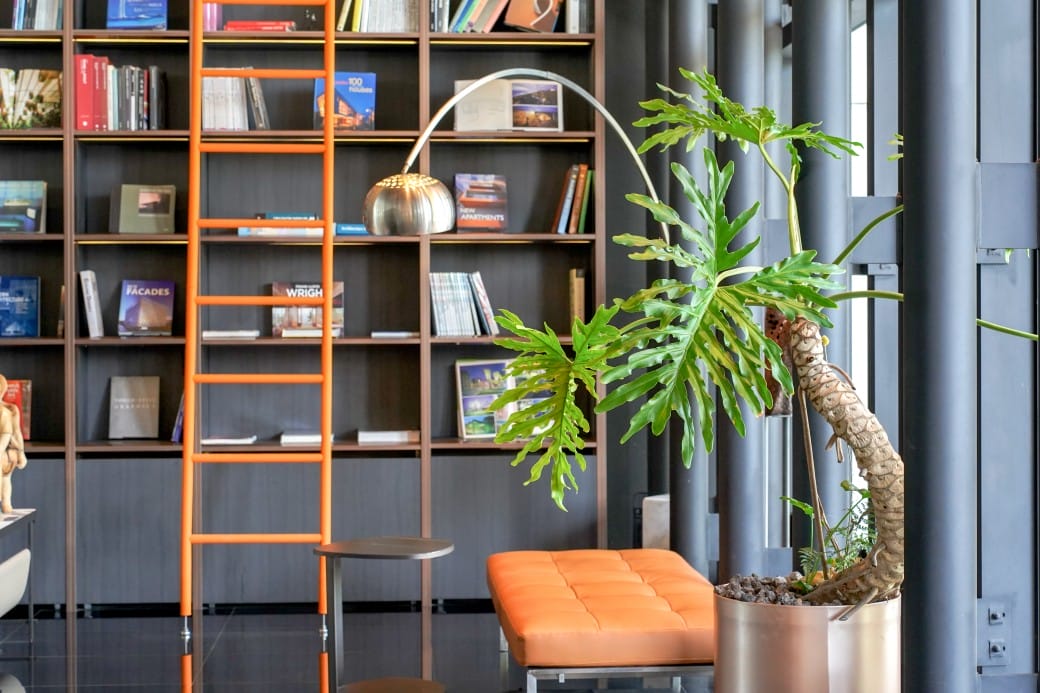 高雄休想上班創意咖啡，承億酒店一樓網美咖啡廳，大片書牆奇幻藝術鐵箱咖啡廳