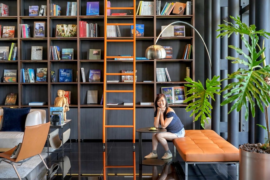 高雄休想上班創意咖啡，承億酒店一樓網美咖啡廳，大片書牆奇幻藝術鐵箱咖啡廳