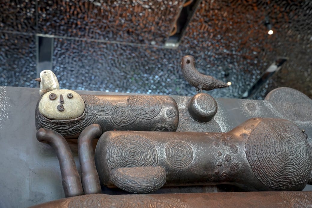 高雄休想上班創意咖啡，承億酒店一樓網美咖啡廳，大片書牆奇幻藝術鐵箱咖啡廳