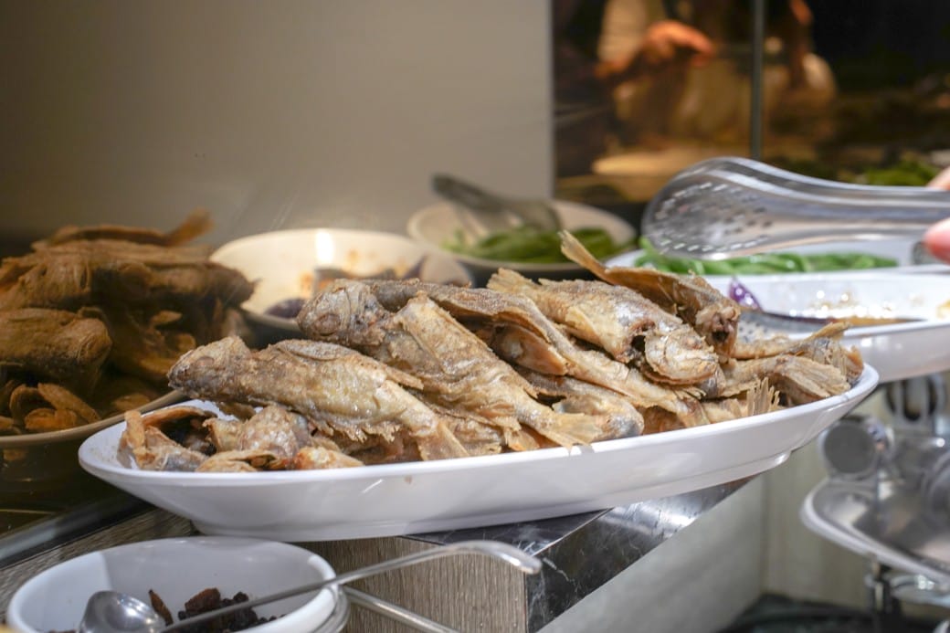 傳品牛排板橋店搬家啦｜280起吃到飽不加服務費每天都客滿，熱食補超快還不斷更新，板橋鄉民最愛