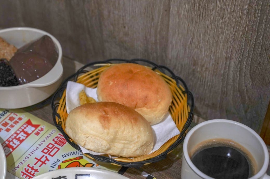 傳品牛排板橋店搬家啦｜280起吃到飽不加服務費每天都客滿，熱食補超快還不斷更新，板橋鄉民最愛
