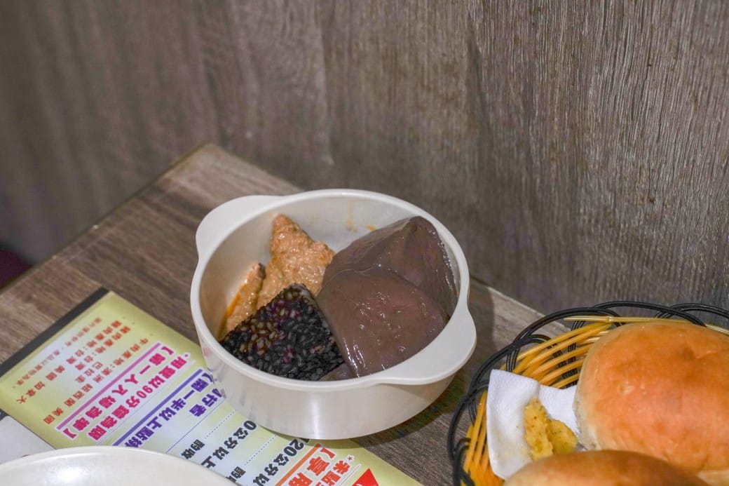 傳品牛排板橋店搬家啦｜280起吃到飽不加服務費每天都客滿，熱食補超快還不斷更新，板橋鄉民最愛