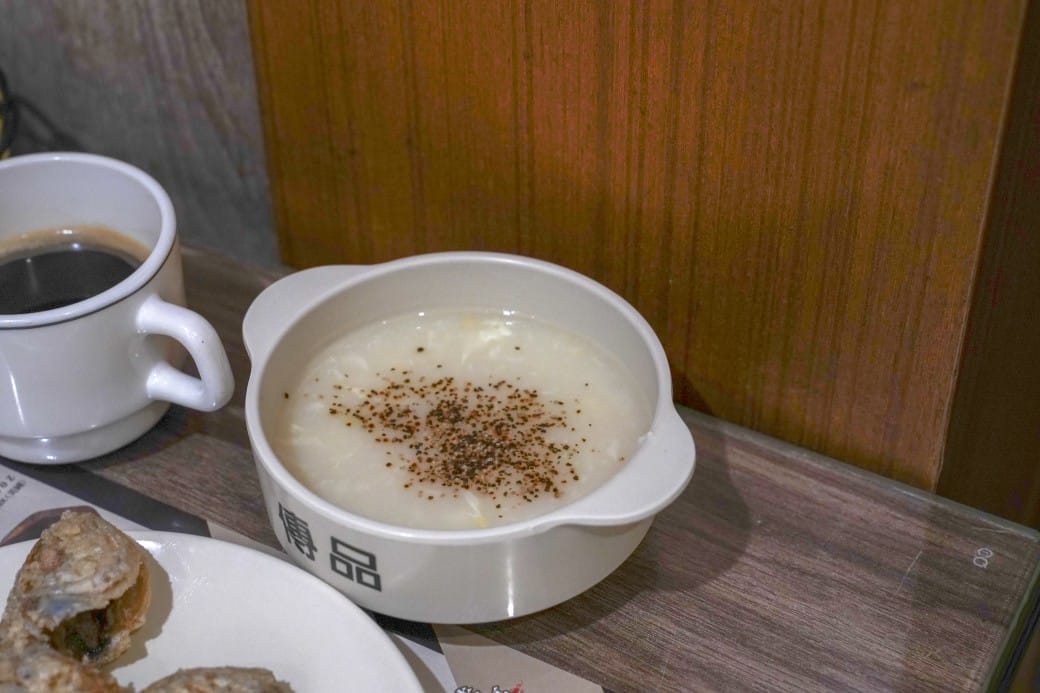 傳品牛排板橋店搬家啦｜280起吃到飽不加服務費每天都客滿，熱食補超快還不斷更新，板橋鄉民最愛