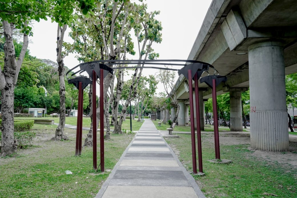 台北北眼平台,微風平台,劍潭山步道白色圓球360度景觀,台北約會新景點 - 第4張圖 台北北眼平台,微風平台,劍潭山步道白色圓球360度景觀,台北約會新景點