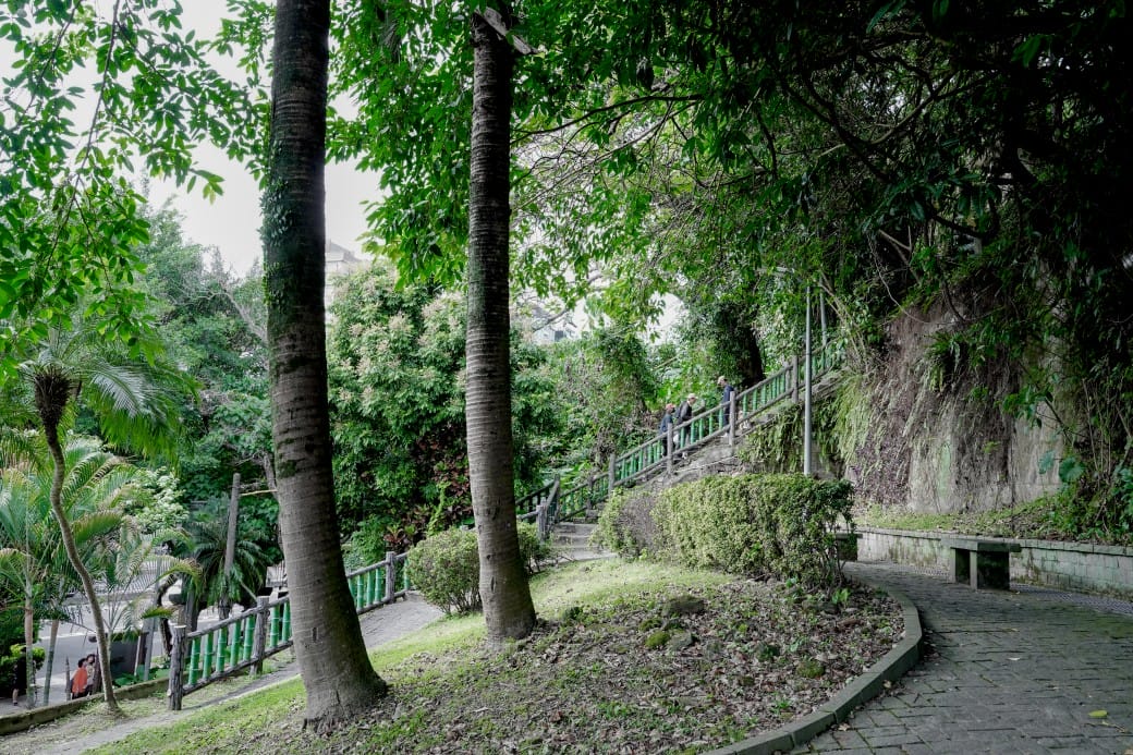台北北眼平台，微風平台，劍潭山步道白色圓球360度景觀，台北約會新景點