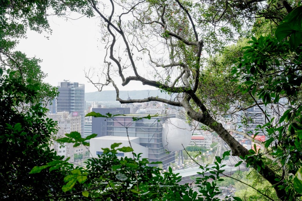台北北眼平台,微風平台,劍潭山步道白色圓球360度景觀,台北約會新景點 - 第11張圖 台北北眼平台,微風平台,劍潭山步道白色圓球360度景觀,台北約會新景點