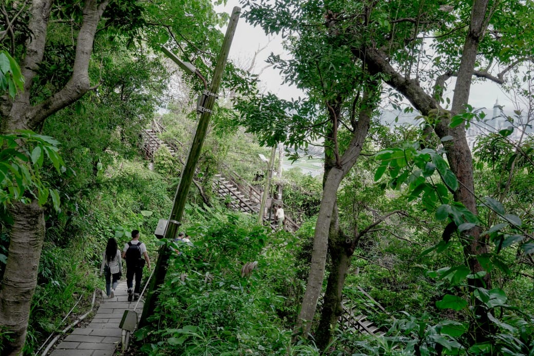 台北北眼平台，微風平台，劍潭山步道白色圓球360度景觀，台北約會新景點