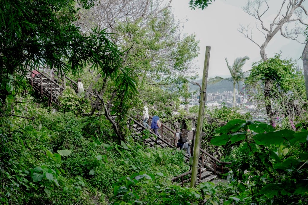 台北北眼平台,微風平台,劍潭山步道白色圓球360度景觀,台北約會新景點 - 第15張圖 台北北眼平台,微風平台,劍潭山步道白色圓球360度景觀,台北約會新景點