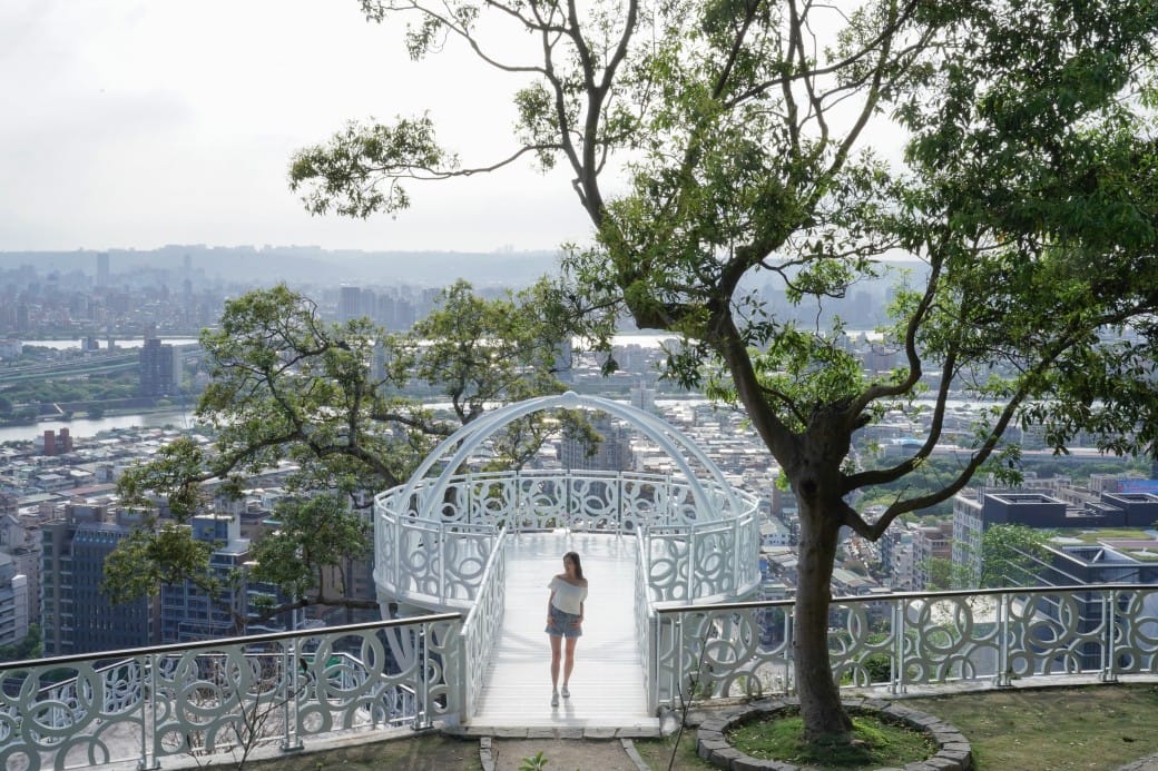 台北北眼平台，微風平台，劍潭山步道白色圓球360度景觀，台北約會新景點