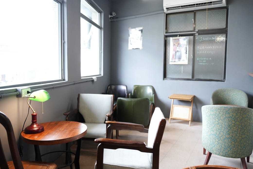 㡯樲樓手壓咖啡室｜隱藏在老宅二樓的復古風咖啡廳，有好喝的抹茶拿鐵！