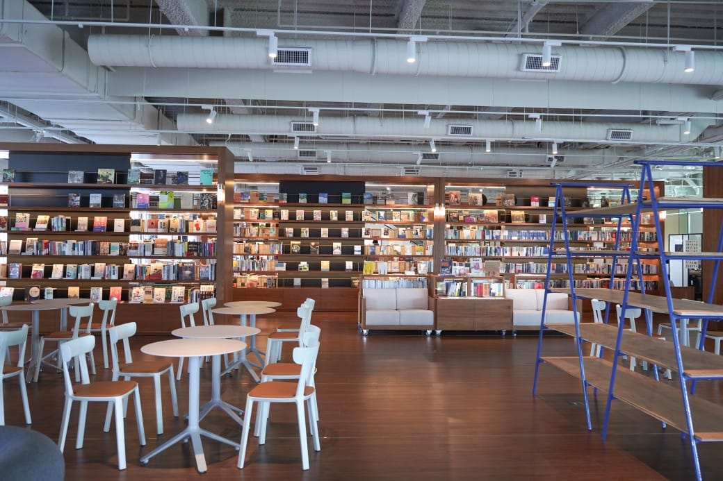 高雄承風青鳥｜空中書店，喝咖啡看書同時眺望無敵景觀，還有VERSE bar咖啡書店質感咖啡廳