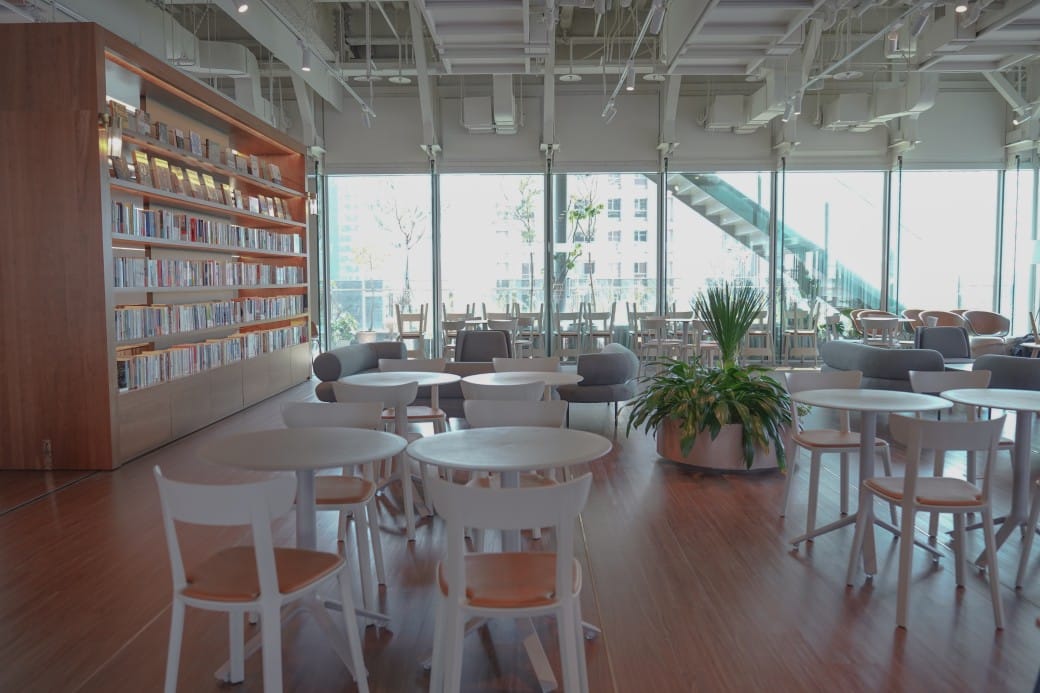 高雄承風青鳥｜空中書店，喝咖啡看書同時眺望無敵景觀，還有VERSE bar咖啡書店質感咖啡廳