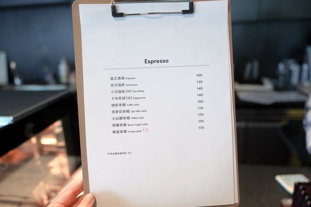 高雄承風青鳥｜空中書店，喝咖啡看書同時眺望無敵景觀，還有VERSE bar咖啡書店質感咖啡廳
