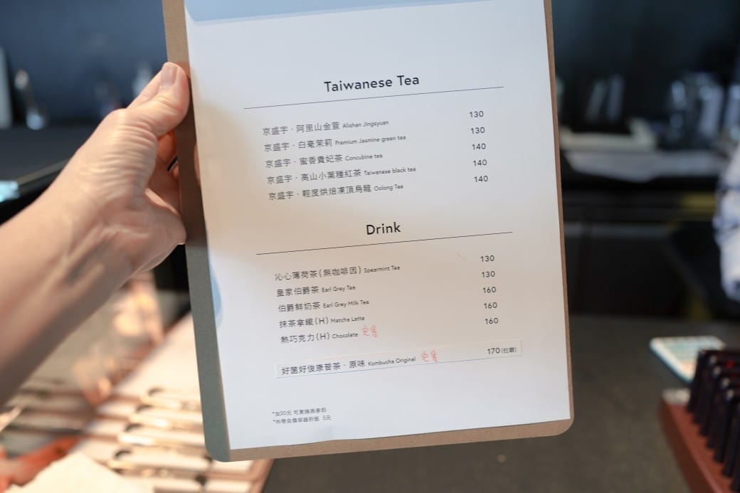 高雄承風青鳥|空中書店,喝咖啡看書同時眺望無敵景觀,還有VERSE bar咖啡書店質感咖啡廳 - 第36張圖 高雄承風青鳥|空中書店,喝咖啡看書同時眺望無敵景觀,還有VERSE bar咖啡書店質感咖啡廳