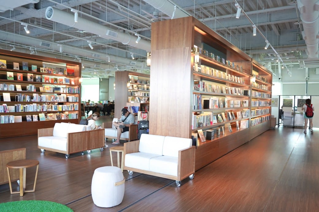 高雄承風青鳥｜空中書店，喝咖啡看書同時眺望無敵景觀，還有VERSE bar咖啡書店質感咖啡廳