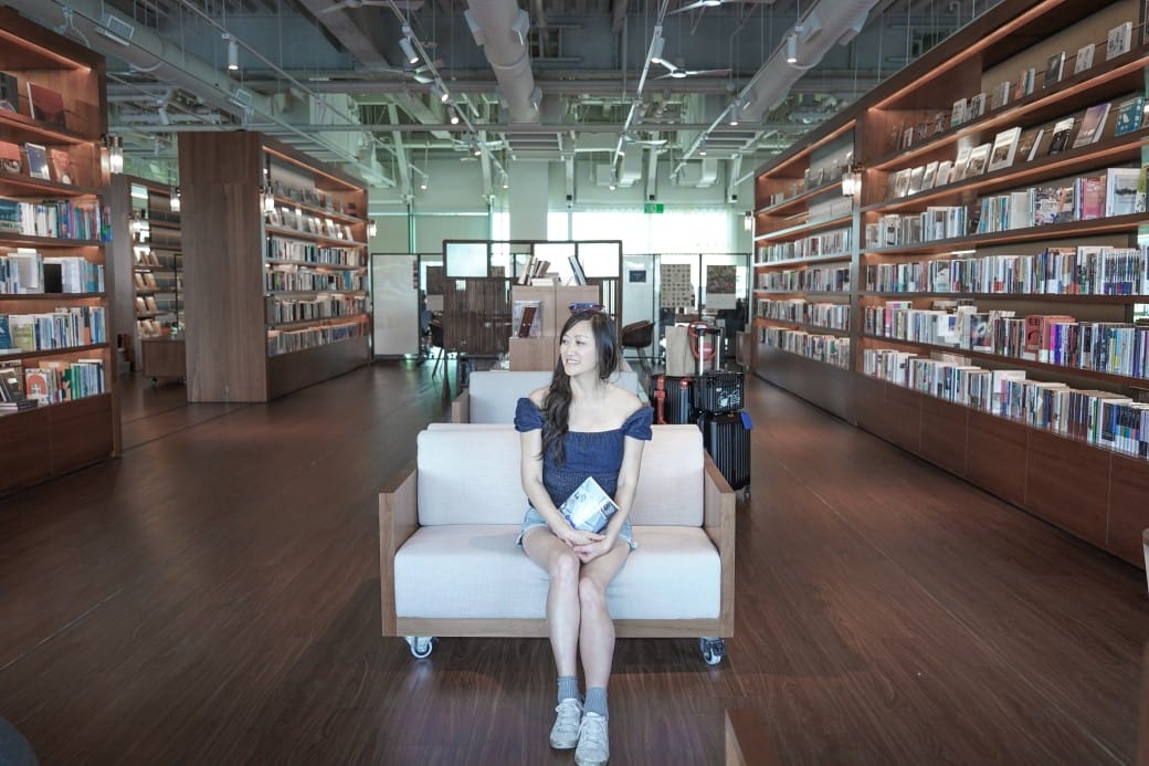 高雄承風青鳥|空中書店,喝咖啡看書同時眺望無敵景觀,還有VERSE bar咖啡書店質感咖啡廳 - 第1張圖 高雄承風青鳥|空中書店,喝咖啡看書同時眺望無敵景觀,還有VERSE bar咖啡書店質感咖啡廳