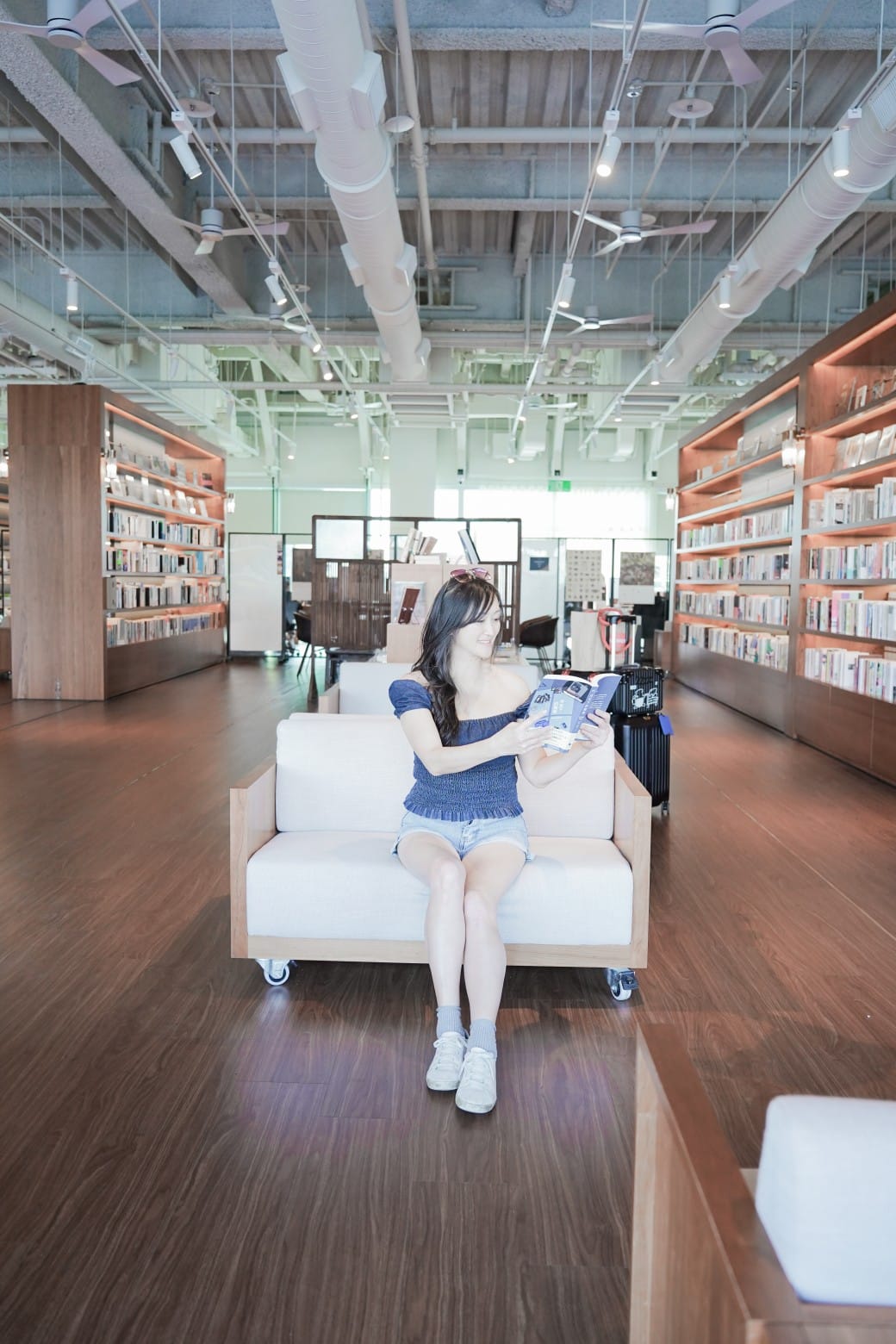 高雄承風青鳥｜空中書店，喝咖啡看書同時眺望無敵景觀，還有VERSE bar咖啡書店質感咖啡廳